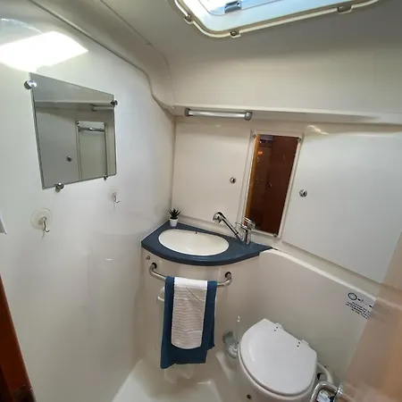 Båthotell Velero En Puerto De