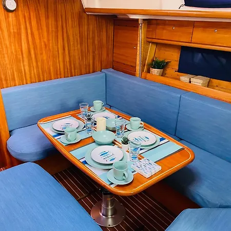 Bådhotel Velero En Puerto De *