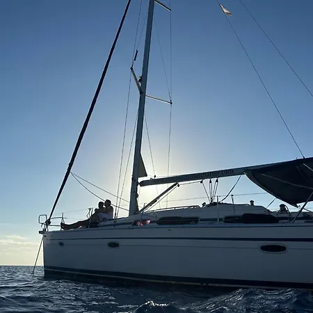 Velero En Puerto De Bådhotel *