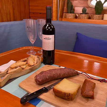 Velero En Puerto De Valencia